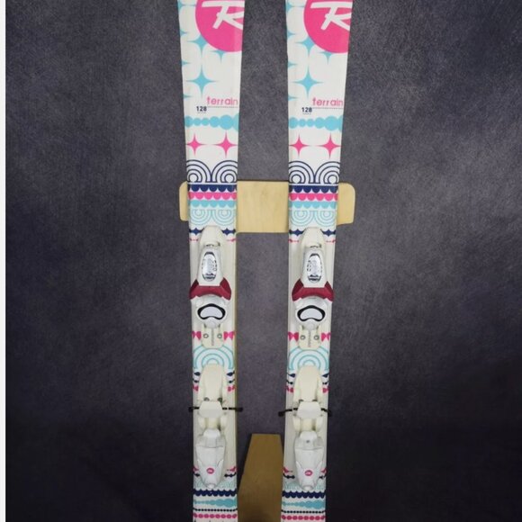 ROSSIGNOL TERRAIN JUNIOR SKIS SIZE 128 CM WITH ROSSIGNOL BINDINGS